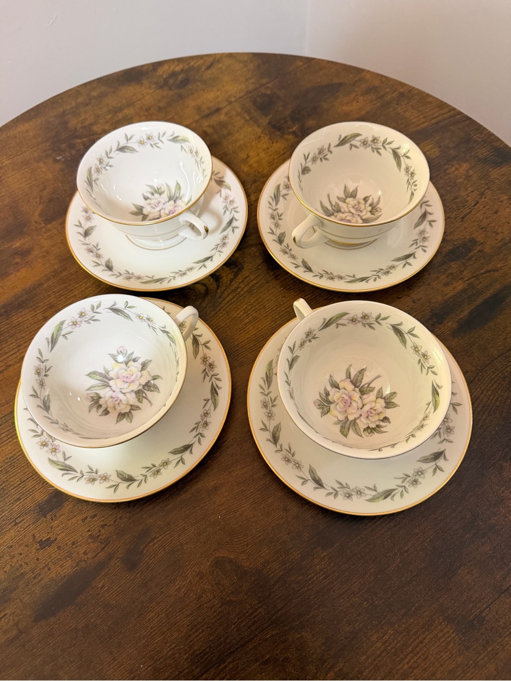 Set of 4 JACKSON White Cream Floral Tea Cup and Saucer Set with Gold Trim